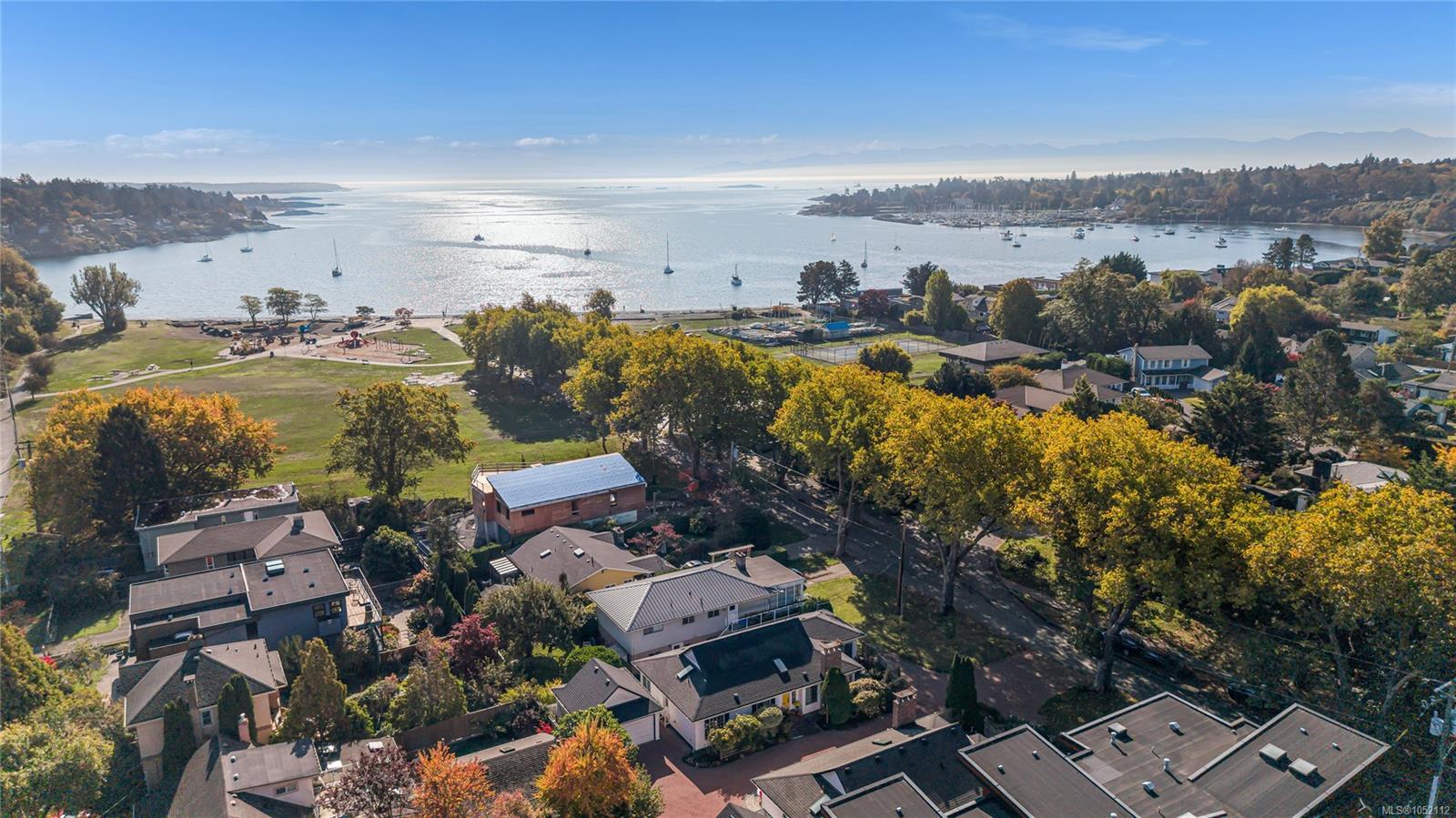 2594 Sinclair Rd — listing photo 2 of 37