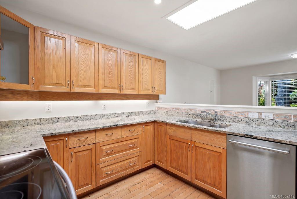 2594 Sinclair Rd — listing photo 12 of 37