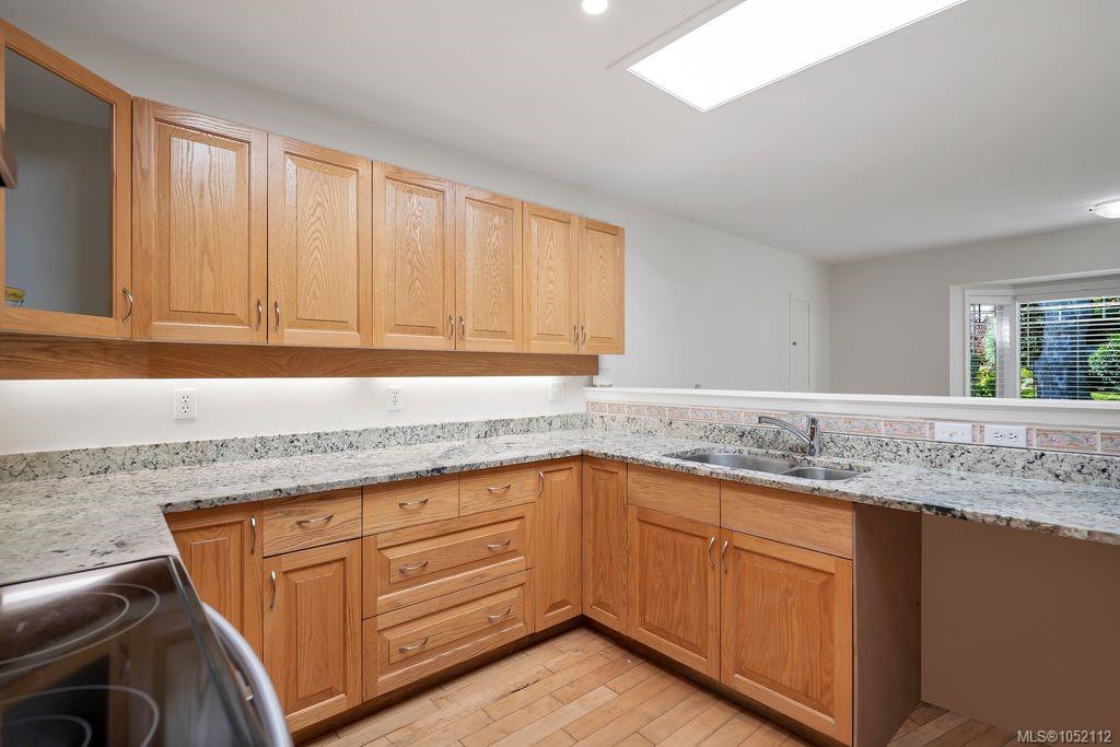 2594 Sinclair Rd — listing photo 13 of 37