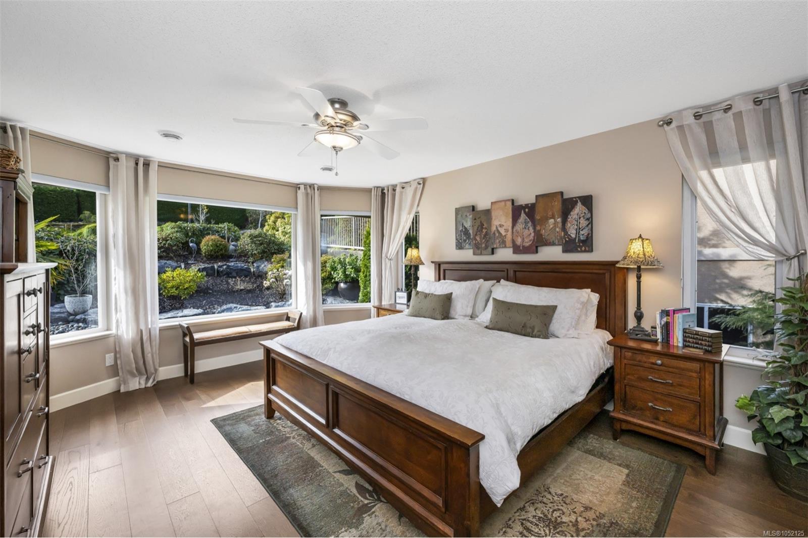 721 Country Club Dr — listing photo 8 of 54