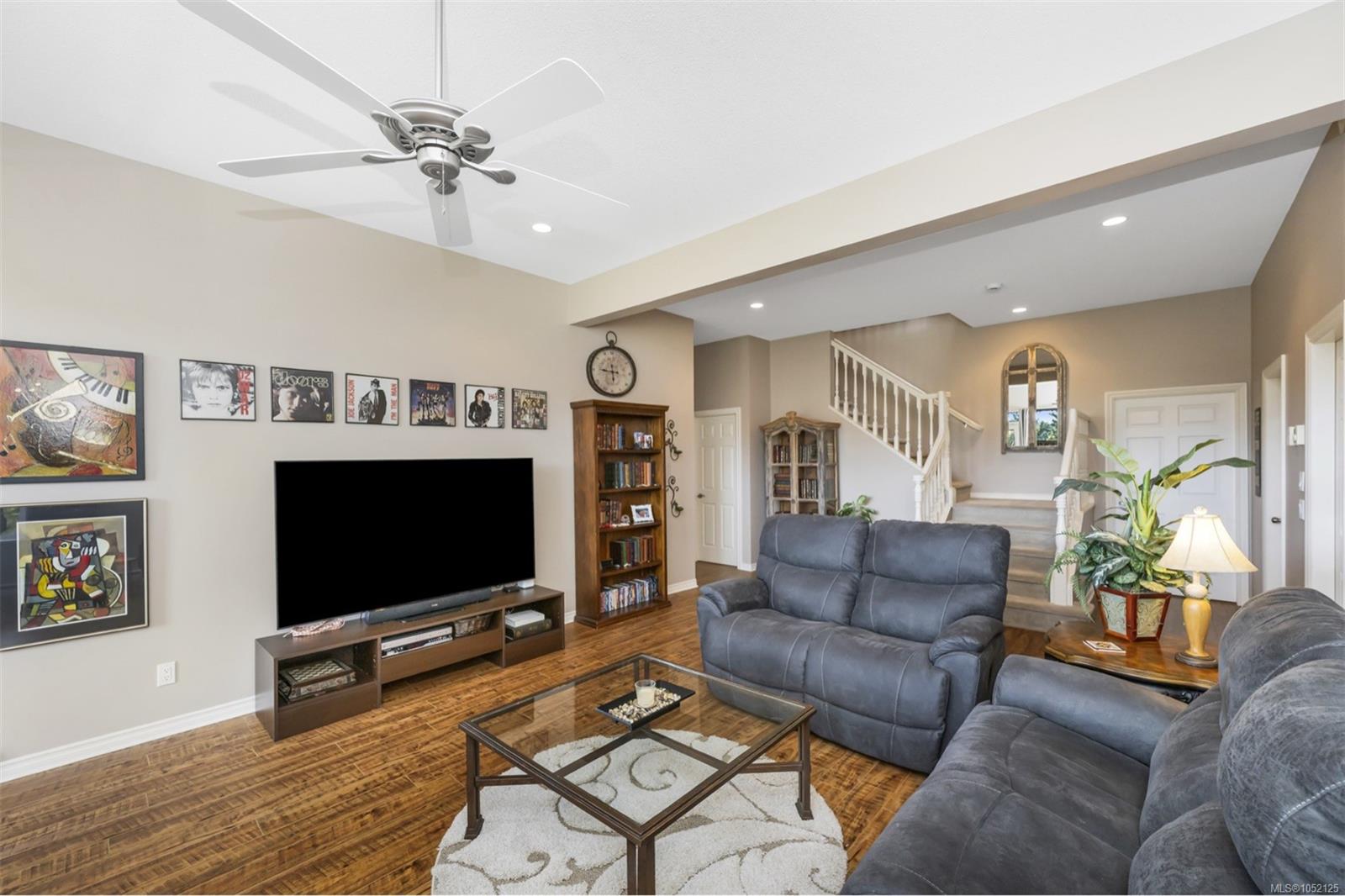 721 Country Club Dr — listing photo 10 of 54