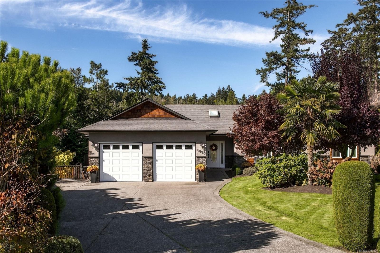 10965 Marti Lane — listing photo 3 of 48