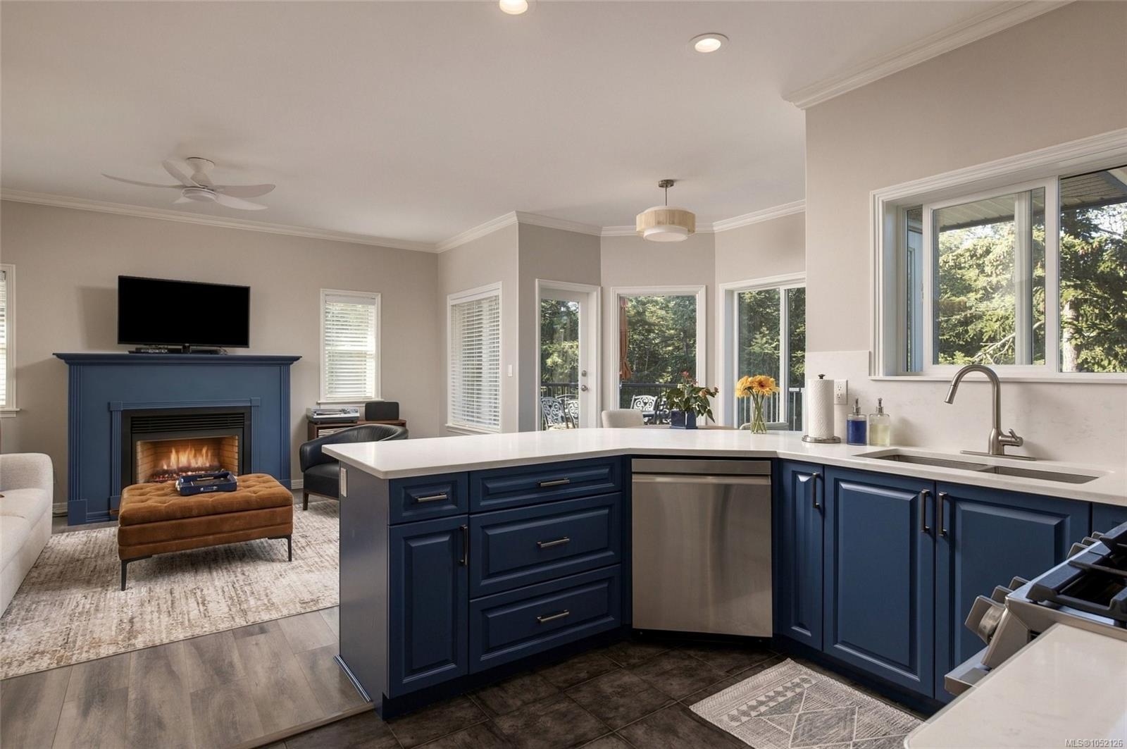 10965 Marti Lane — listing photo 4 of 48