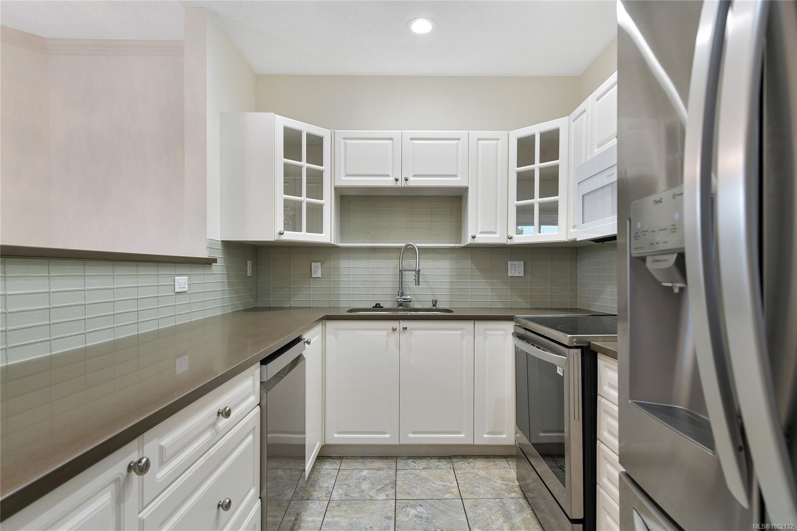 409-380 Waterfront Cres — listing photo 10 of 26