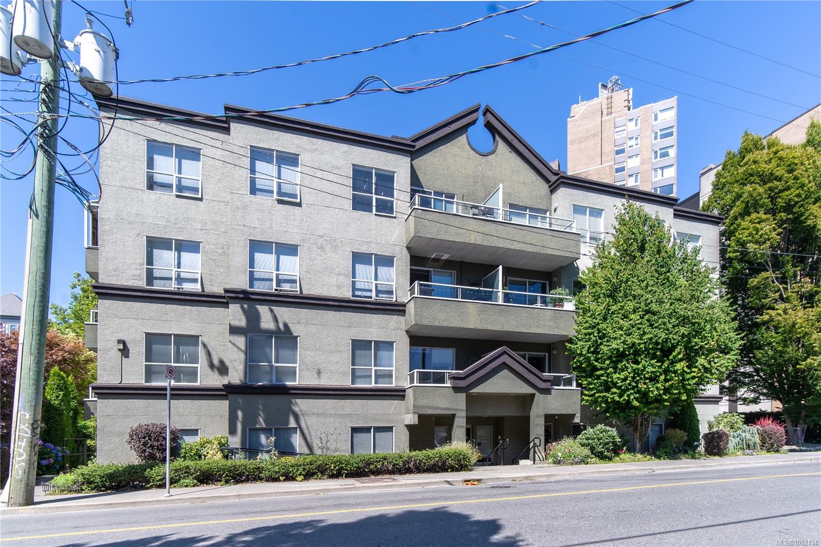 304-832 Fisgard St — listing photo 2 of 27