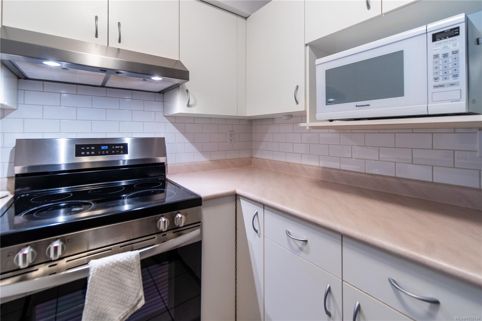 304-832 Fisgard St — listing photo 12 of 27