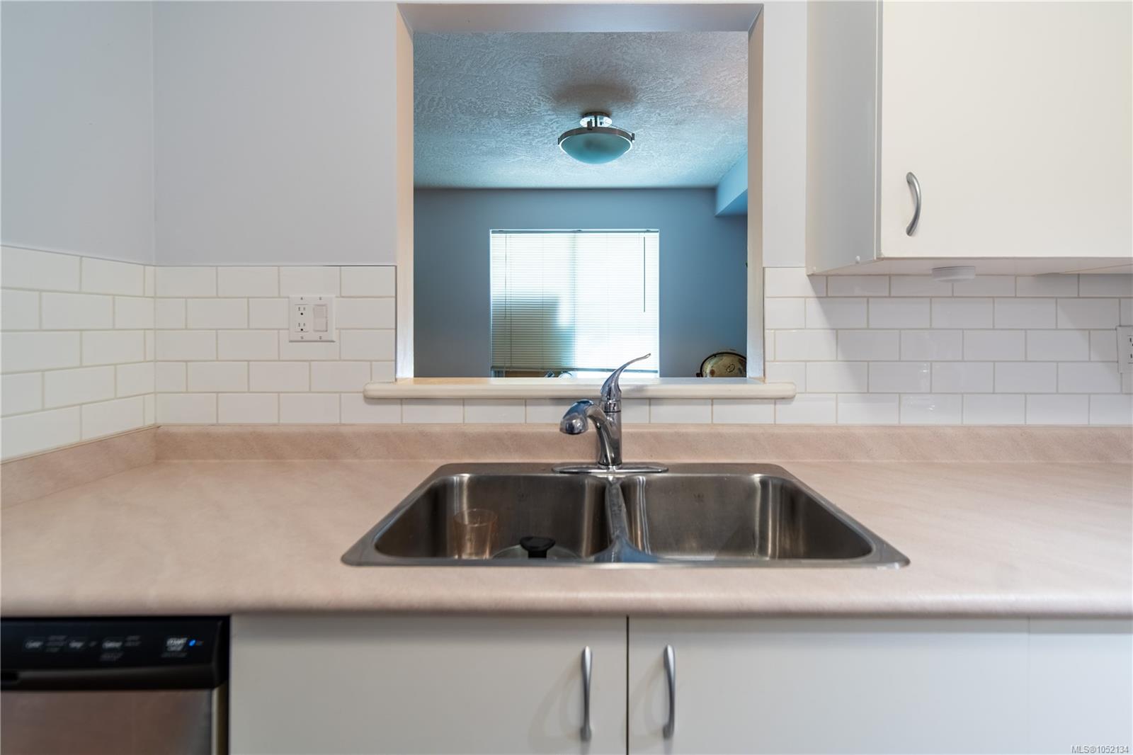 304-832 Fisgard St — listing photo 14 of 27