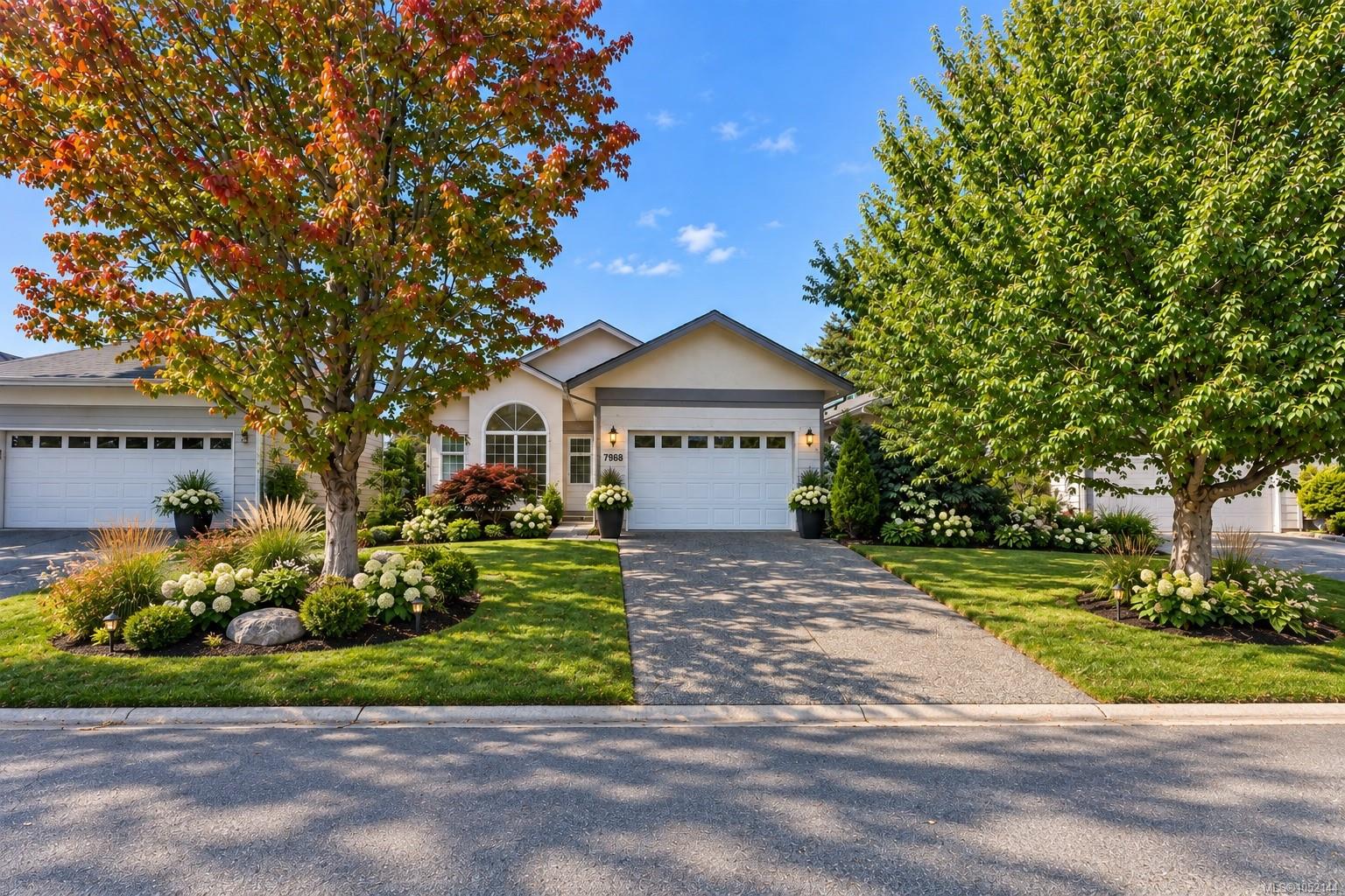 7968 Polo Park Cres — listing photo 4 of 63