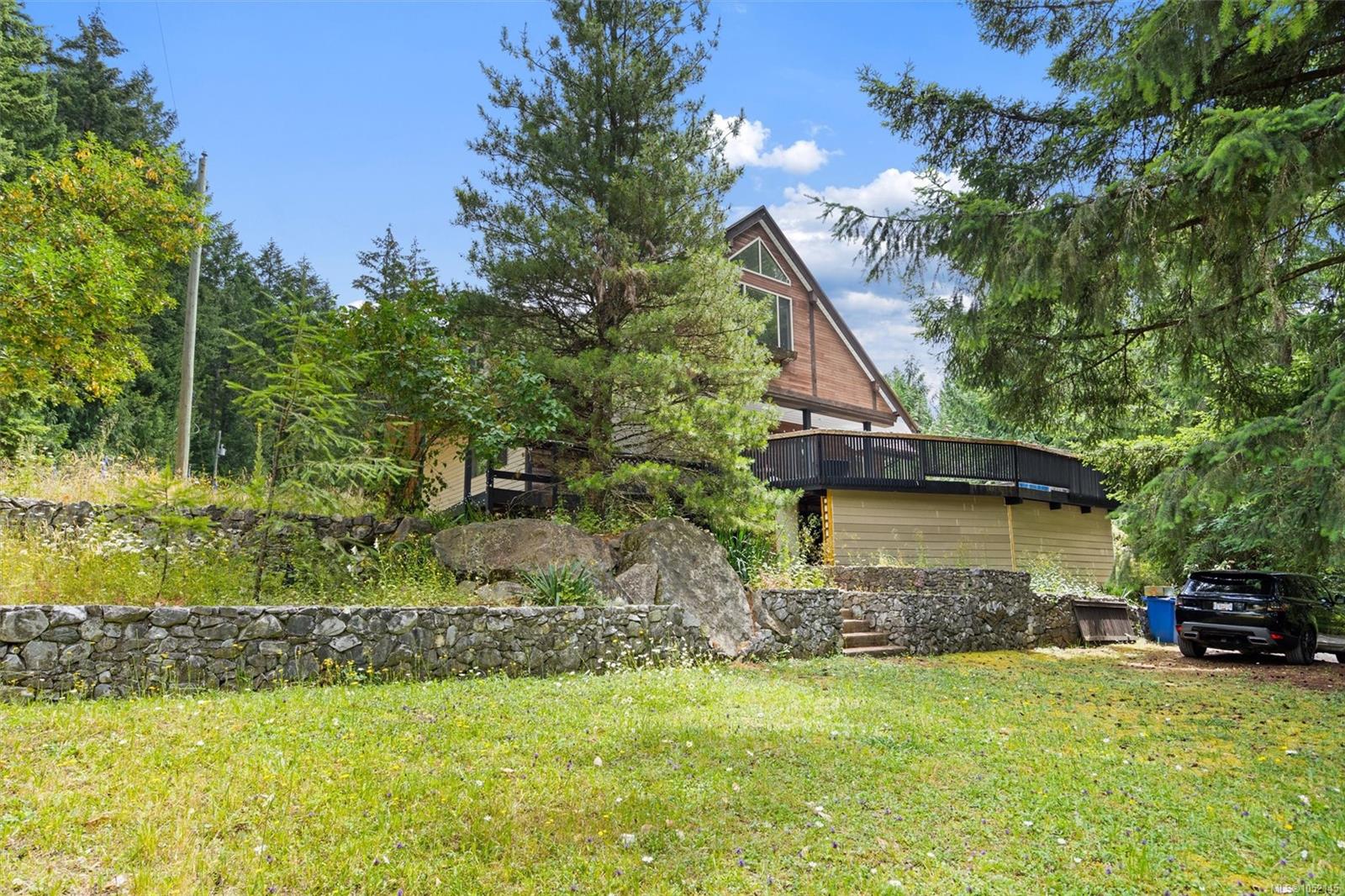 2099 Shawnigan Lake Rd — listing photo 3 of 57
