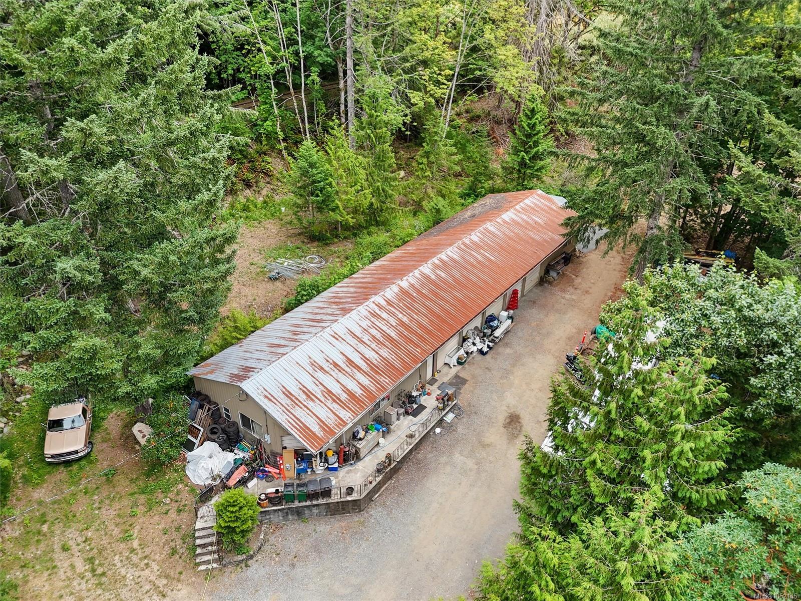 2099 Shawnigan Lake Rd — listing photo 9 of 57