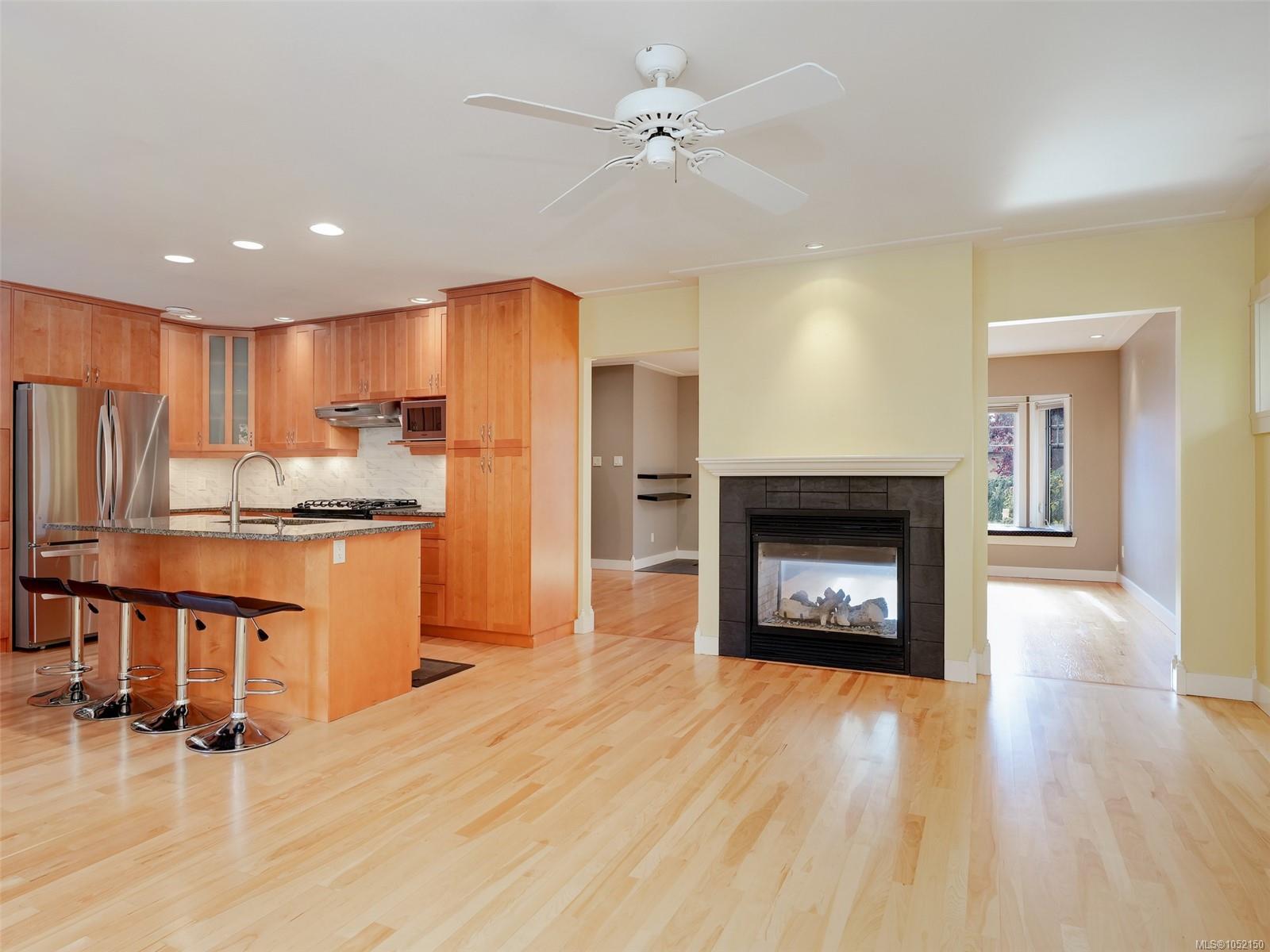 1158 Hadfield Ave — listing photo 4 of 44