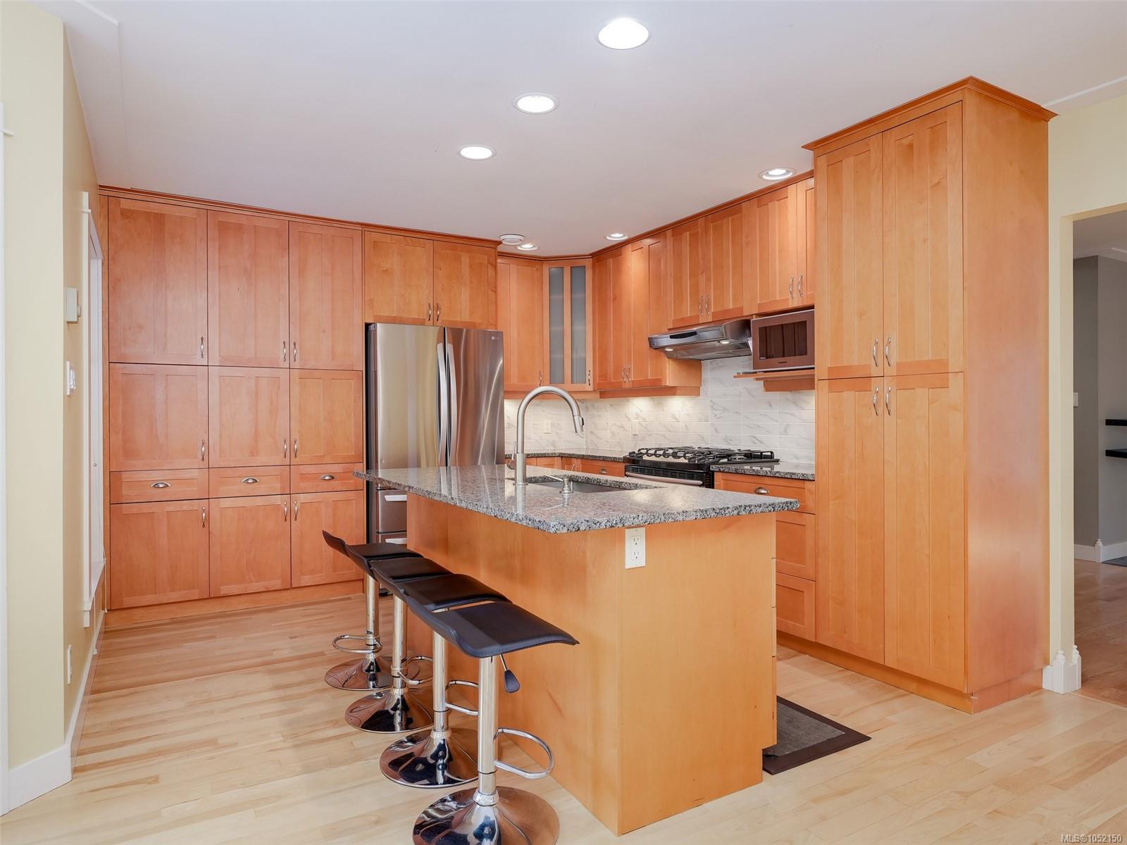 1158 Hadfield Ave — listing photo 5 of 44