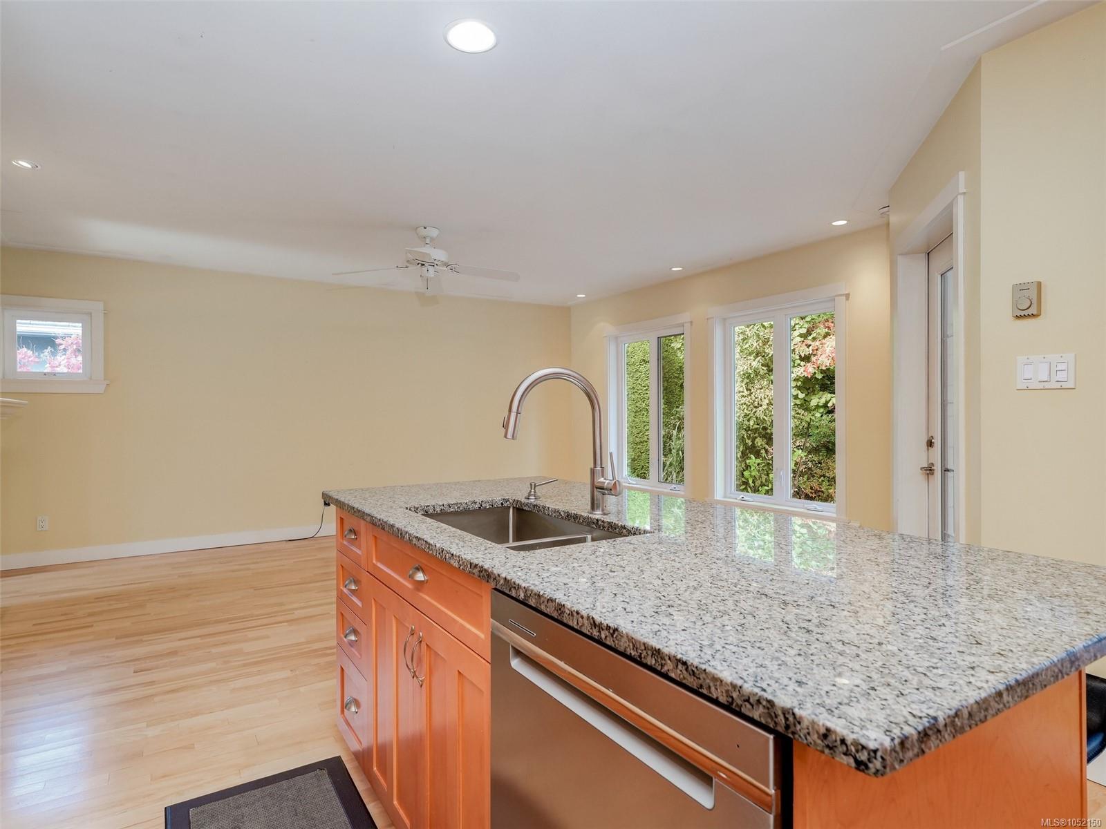 1158 Hadfield Ave — listing photo 7 of 44