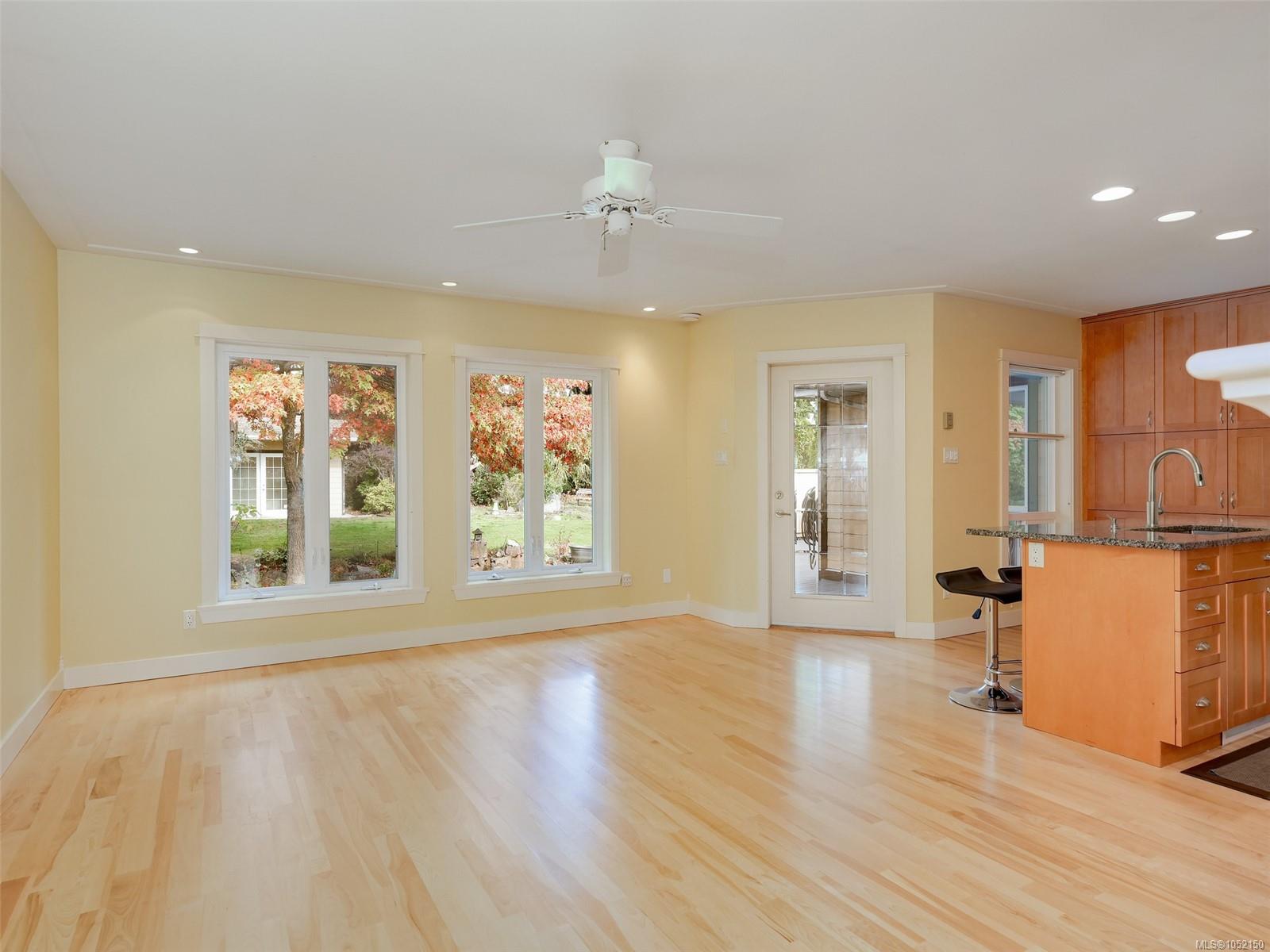 1158 Hadfield Ave — listing photo 8 of 44