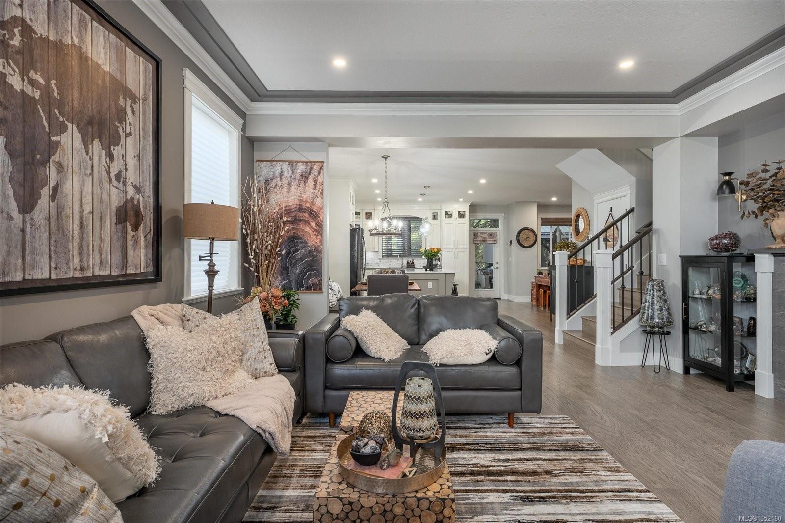9048 Driftwood Dr — listing photo 5 of 71