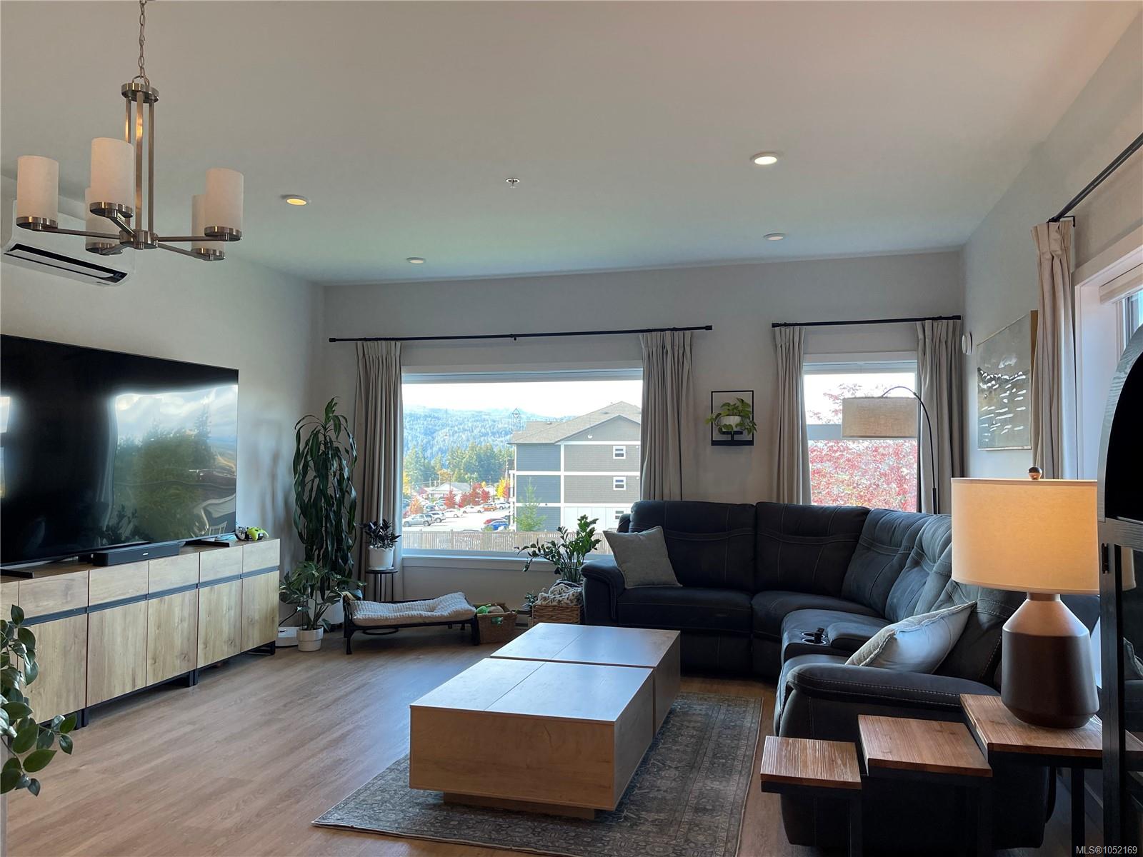 102C-3800 Burde St — listing photo 5 of 24
