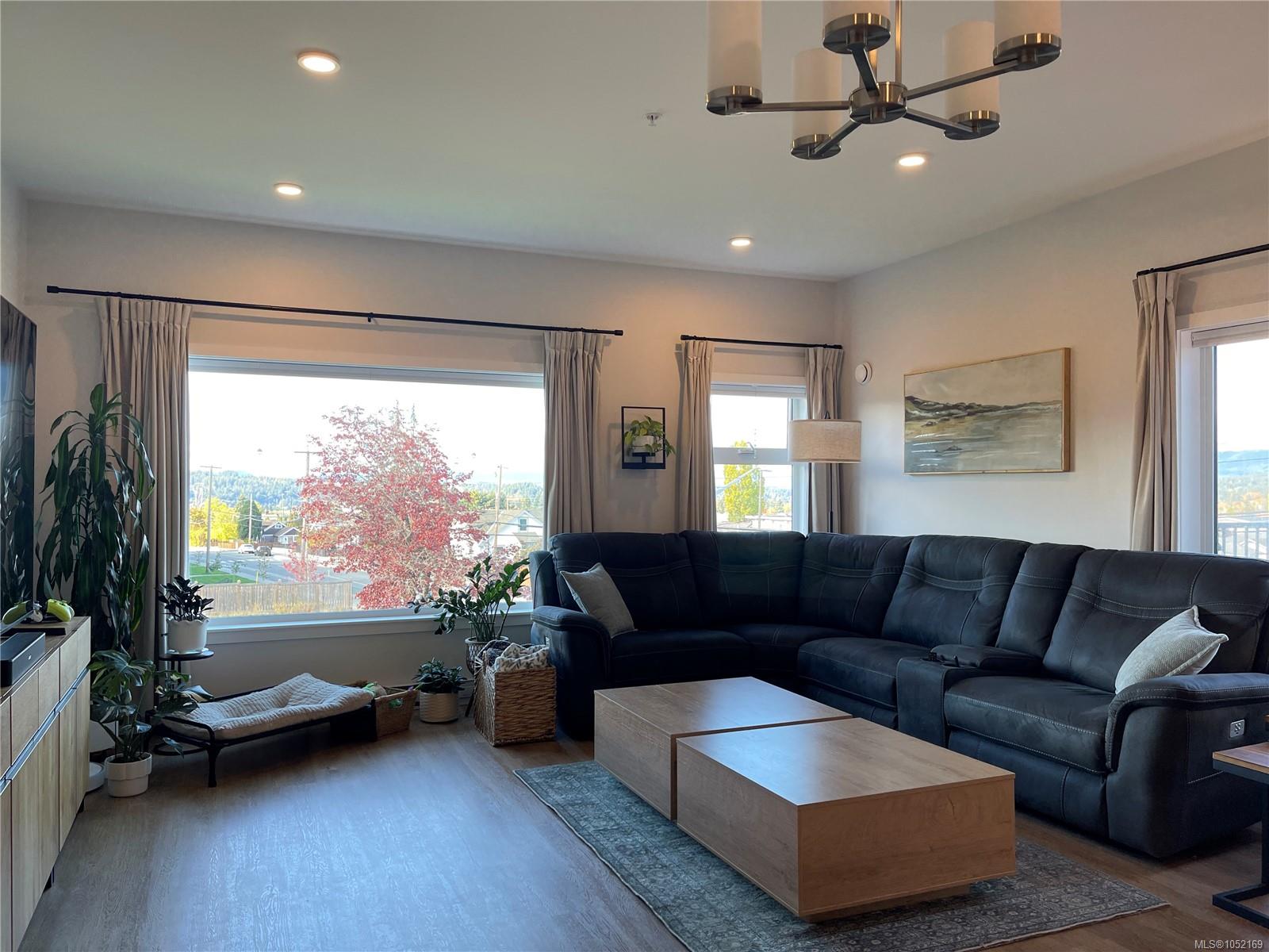 102C-3800 Burde St — listing photo 6 of 24