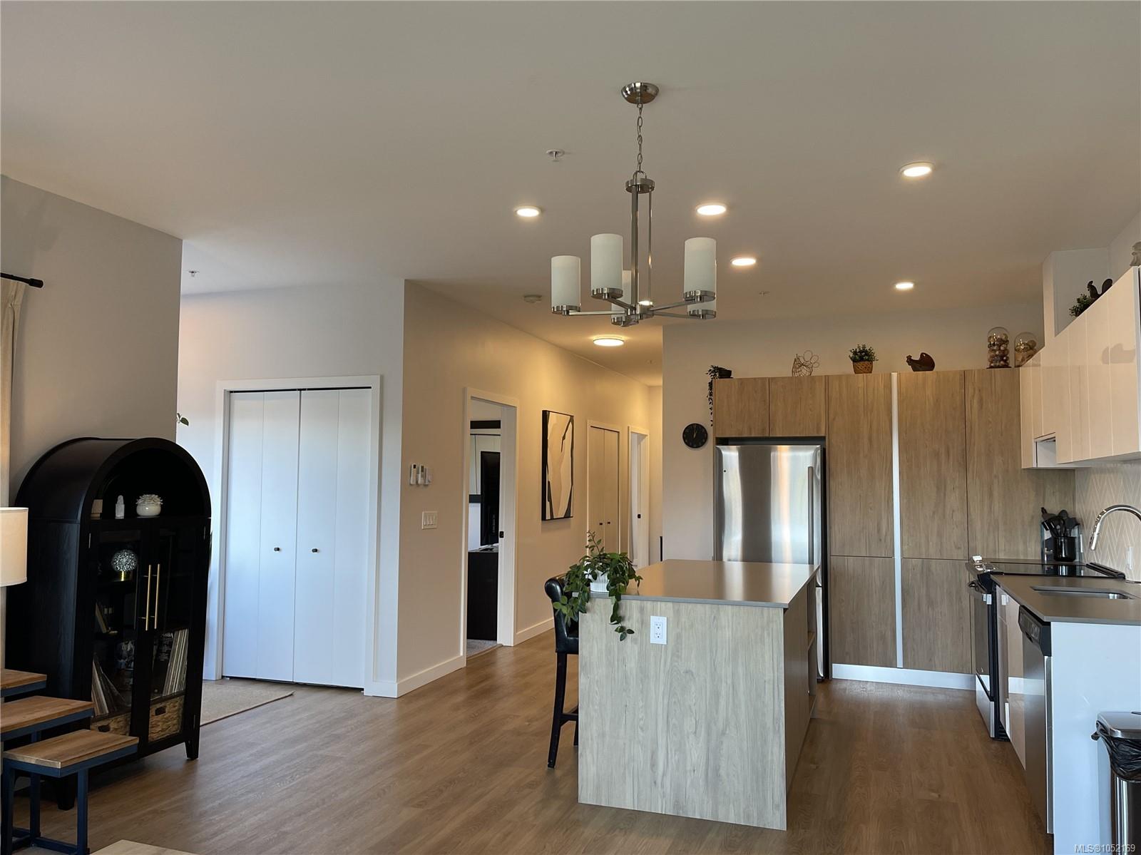 102C-3800 Burde St — listing photo 7 of 24