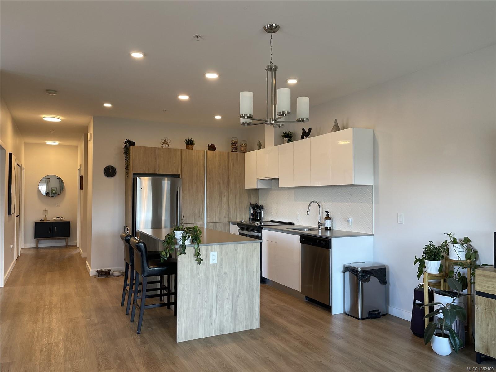 102C-3800 Burde St — listing photo 8 of 24