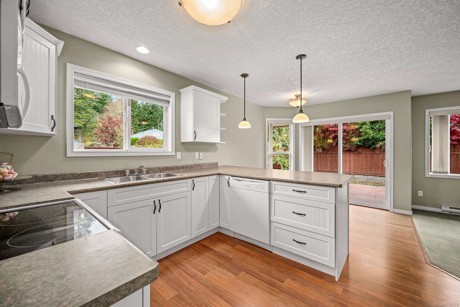 525 Church St — listing photo 8 of 42
