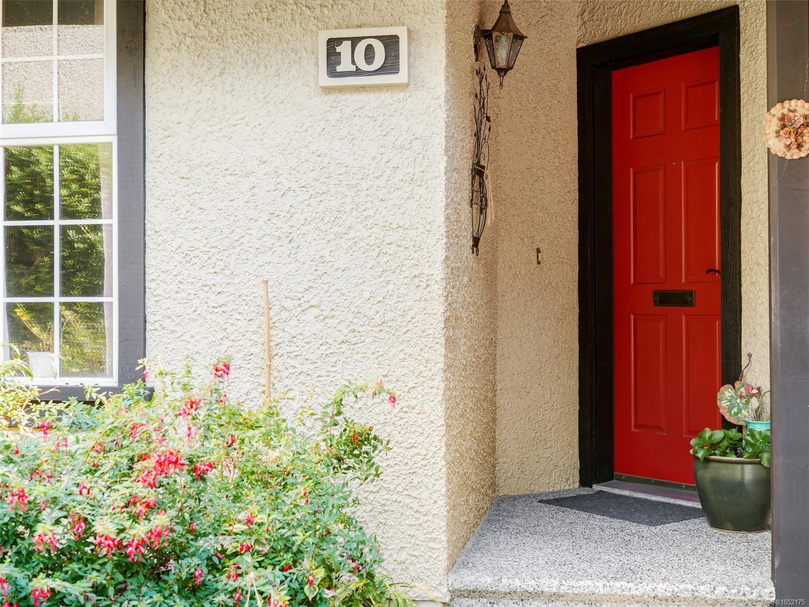 10-2566 Penrhyn St — listing photo 3 of 33