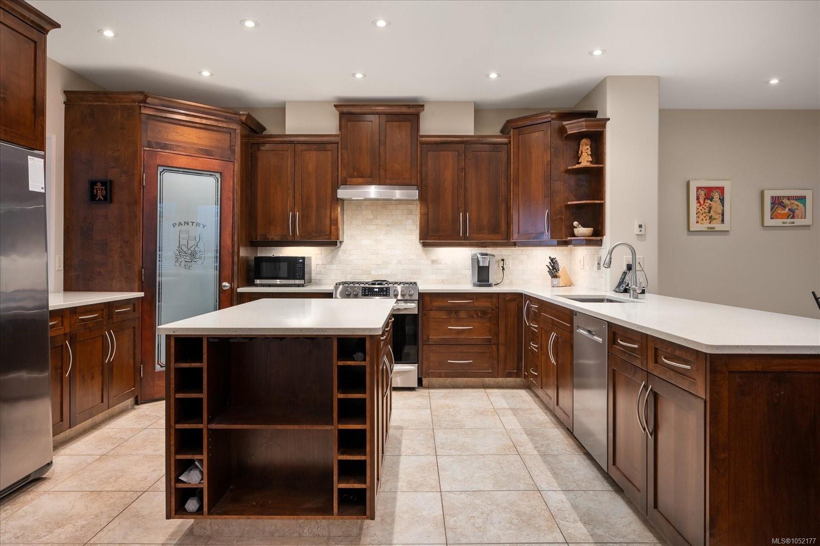 3026 Waterstone Way — listing photo 14 of 60