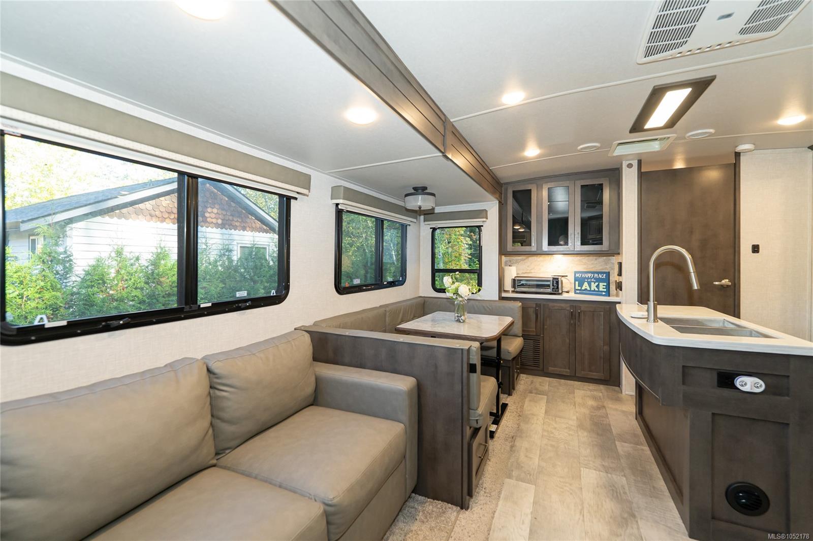5-8631 South Shore Rd — listing photo 9 of 47
