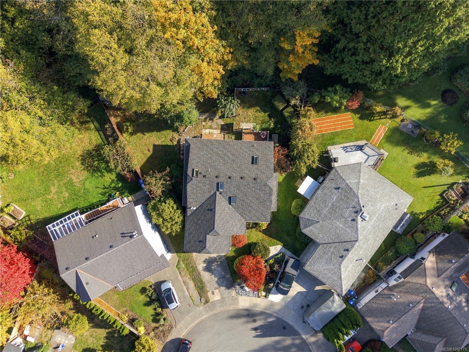 832 Parkside Way — listing photo 3 of 45