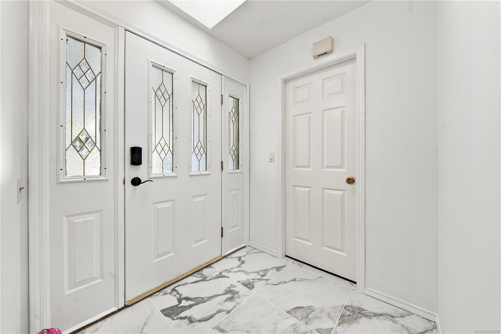832 Parkside Way — listing photo 6 of 45