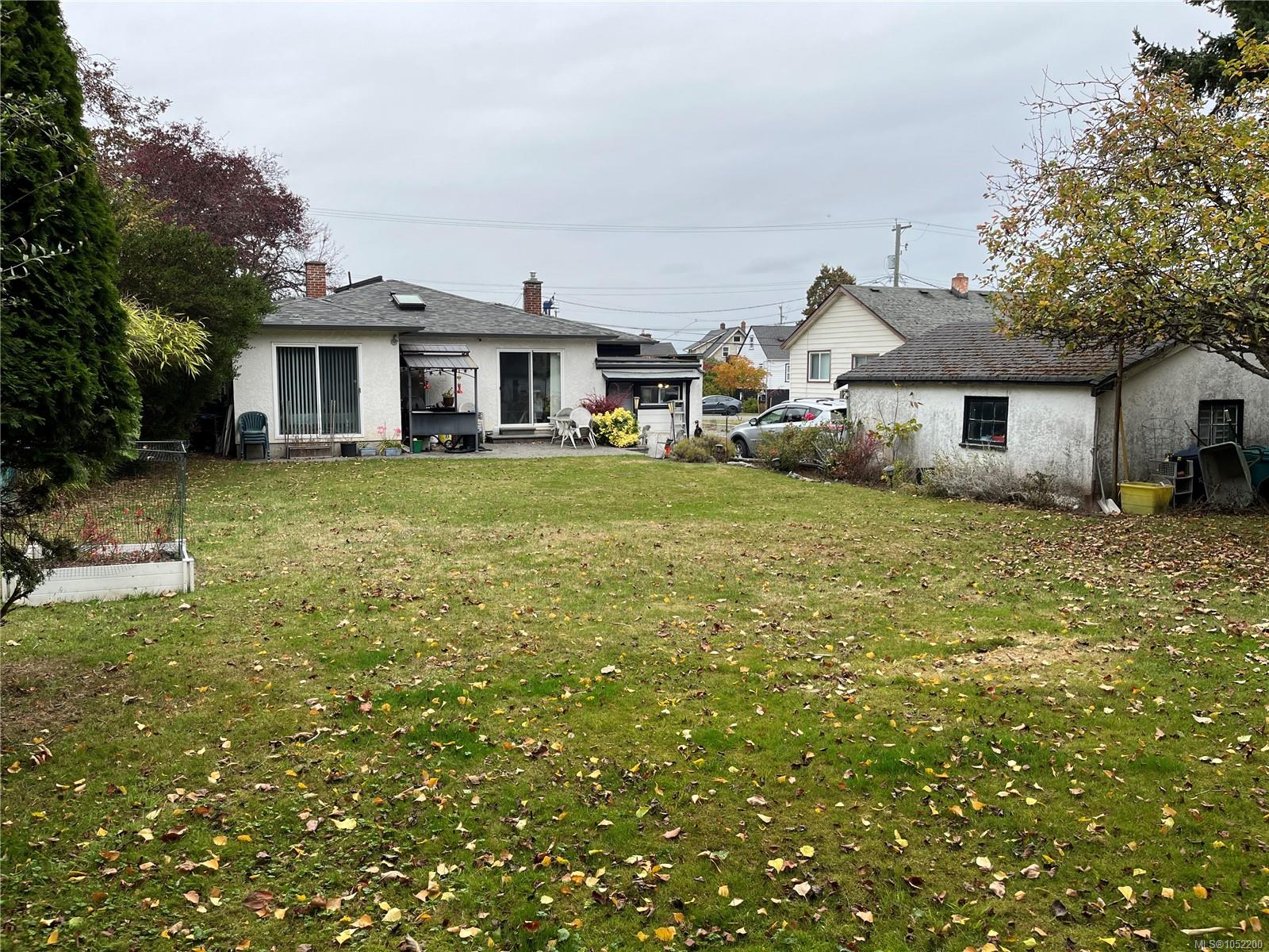 845 Old Esquimalt Rd — listing photo 12 of 20