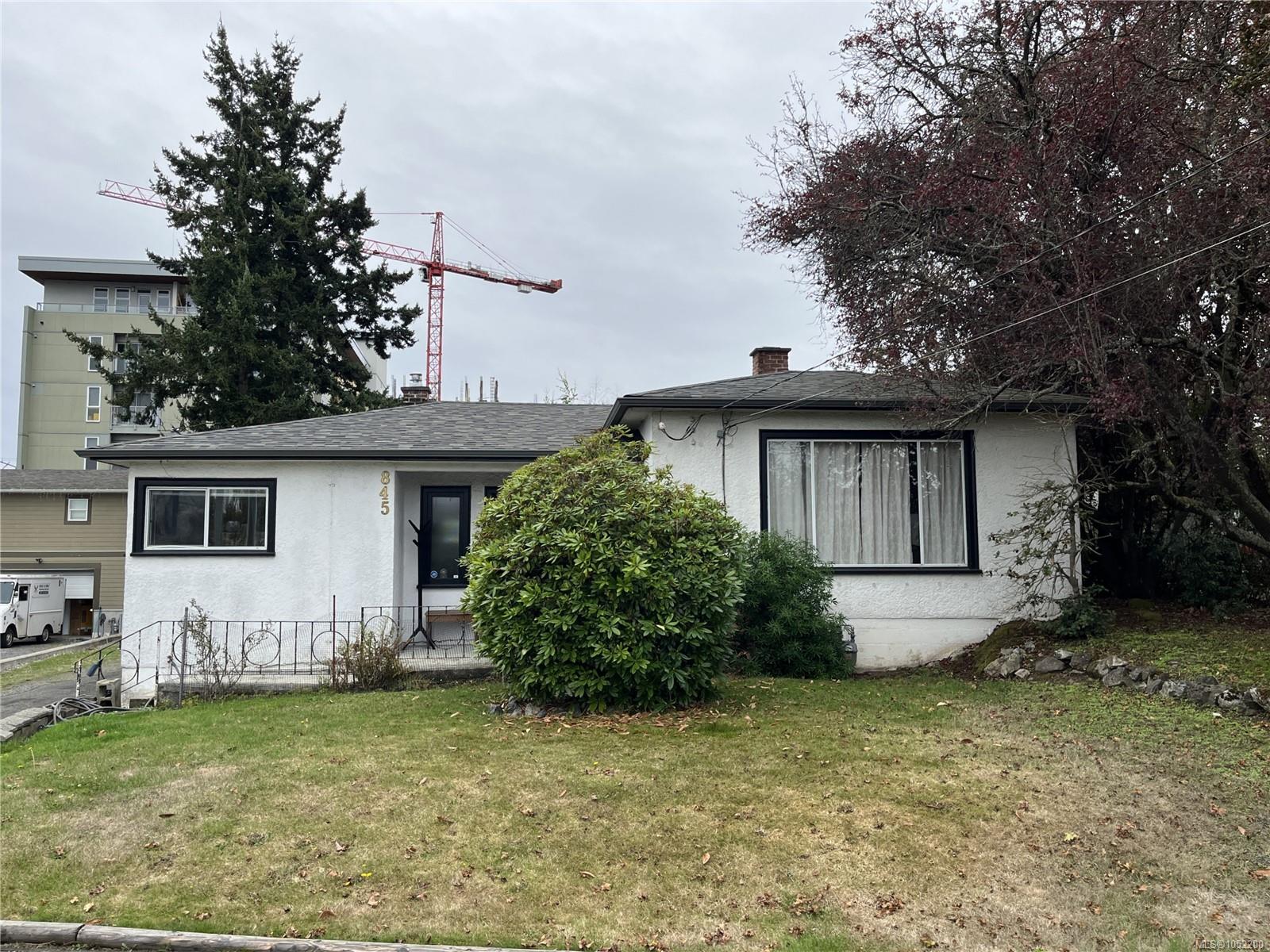 845 Old Esquimalt Rd — listing photo 10 of 20