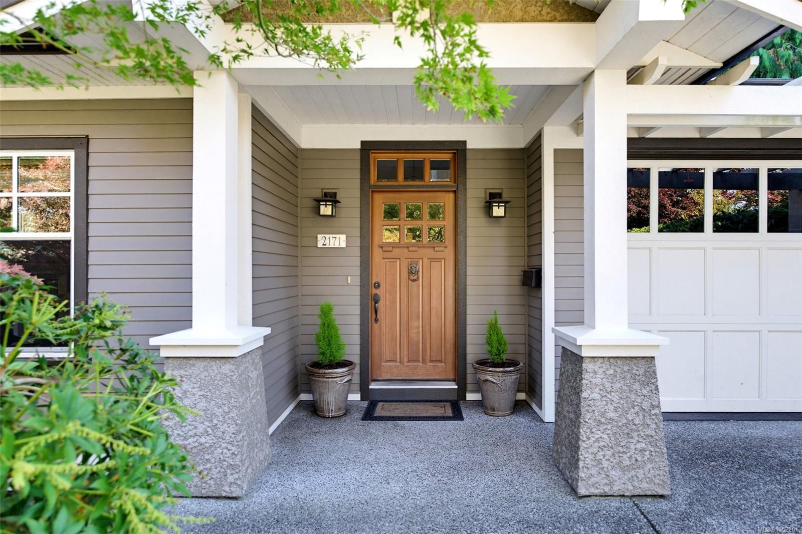 2171 Bartlett Ave — listing photo 3 of 59