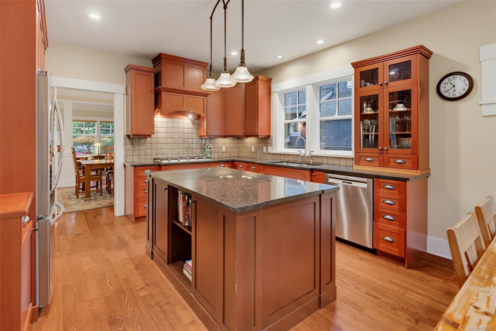 2171 Bartlett Ave — listing photo 5 of 59