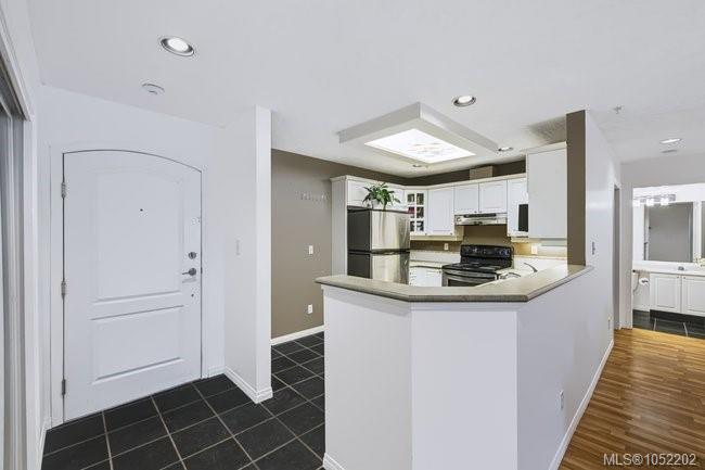 204-1083 Tillicum Rd — listing photo 13 of 56