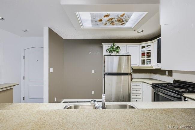 204-1083 Tillicum Rd — listing photo 14 of 56
