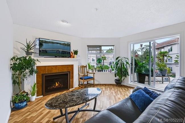 204-1083 Tillicum Rd — listing photo 3 of 56
