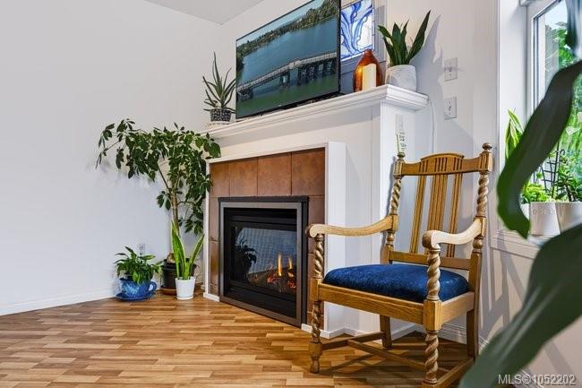 204-1083 Tillicum Rd — listing photo 4 of 56