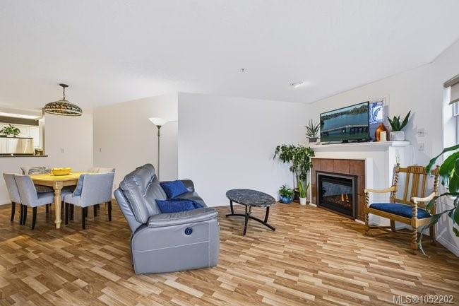 204-1083 Tillicum Rd — listing photo 5 of 56