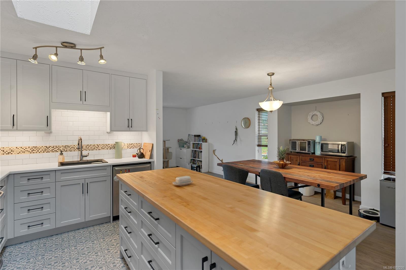 1894 Whistler Way — listing photo 13 of 31