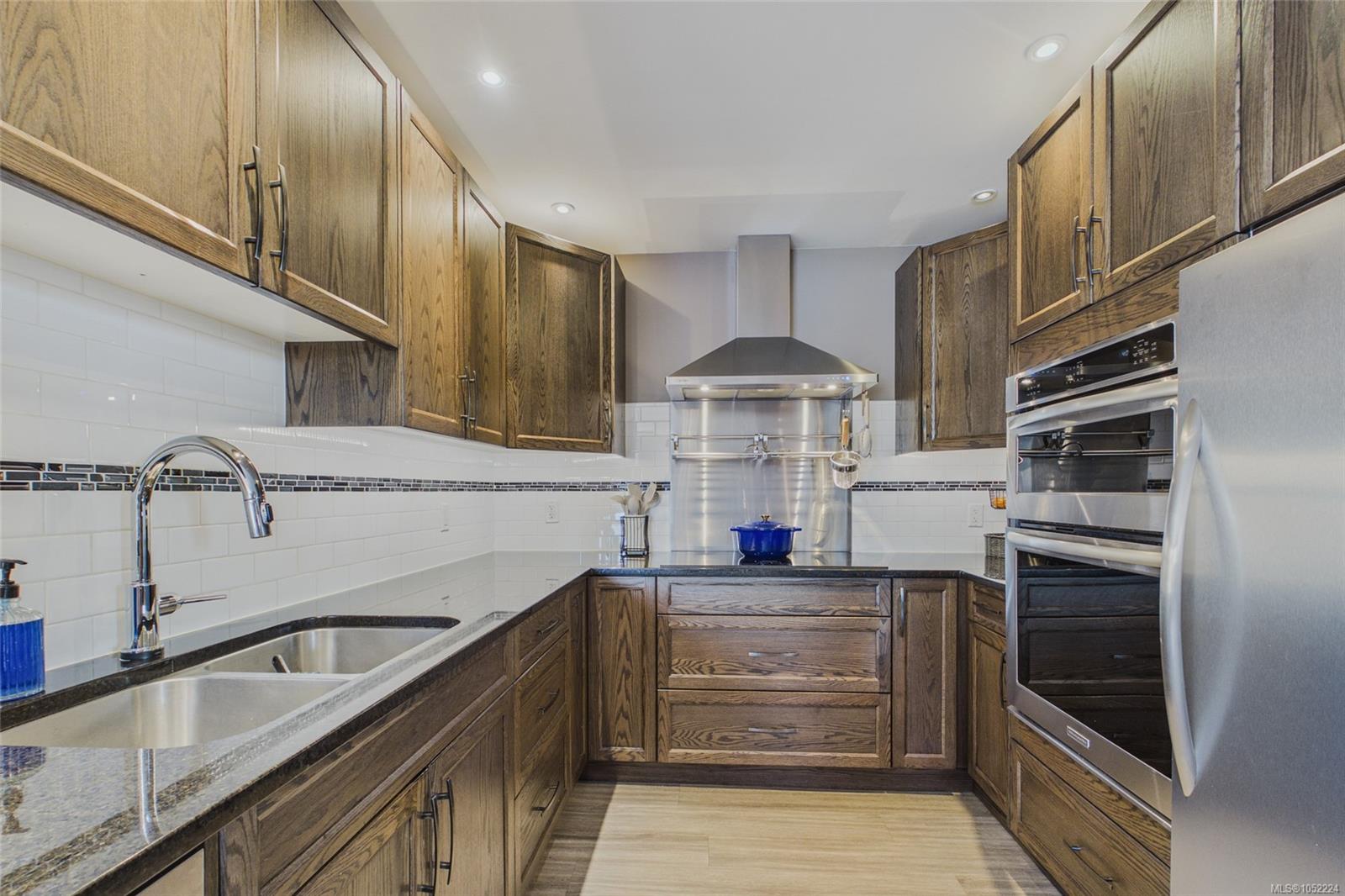 1361 Bodington Rd — listing photo 13 of 97
