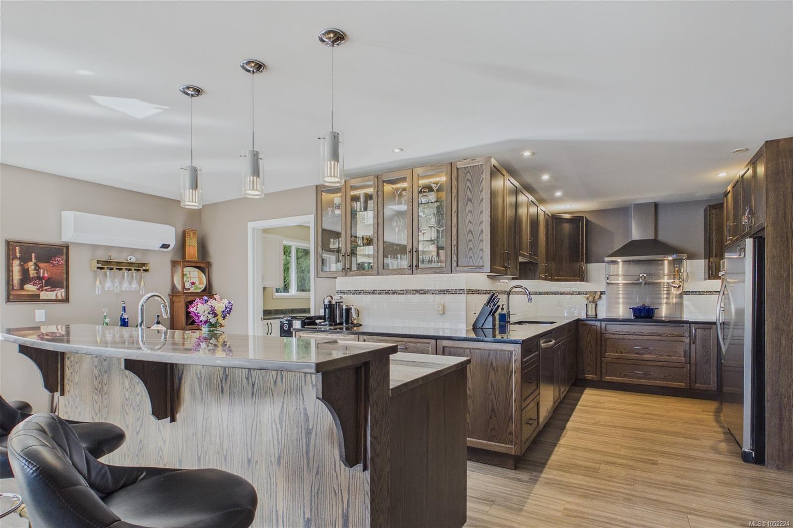 1361 Bodington Rd — listing photo 7 of 97