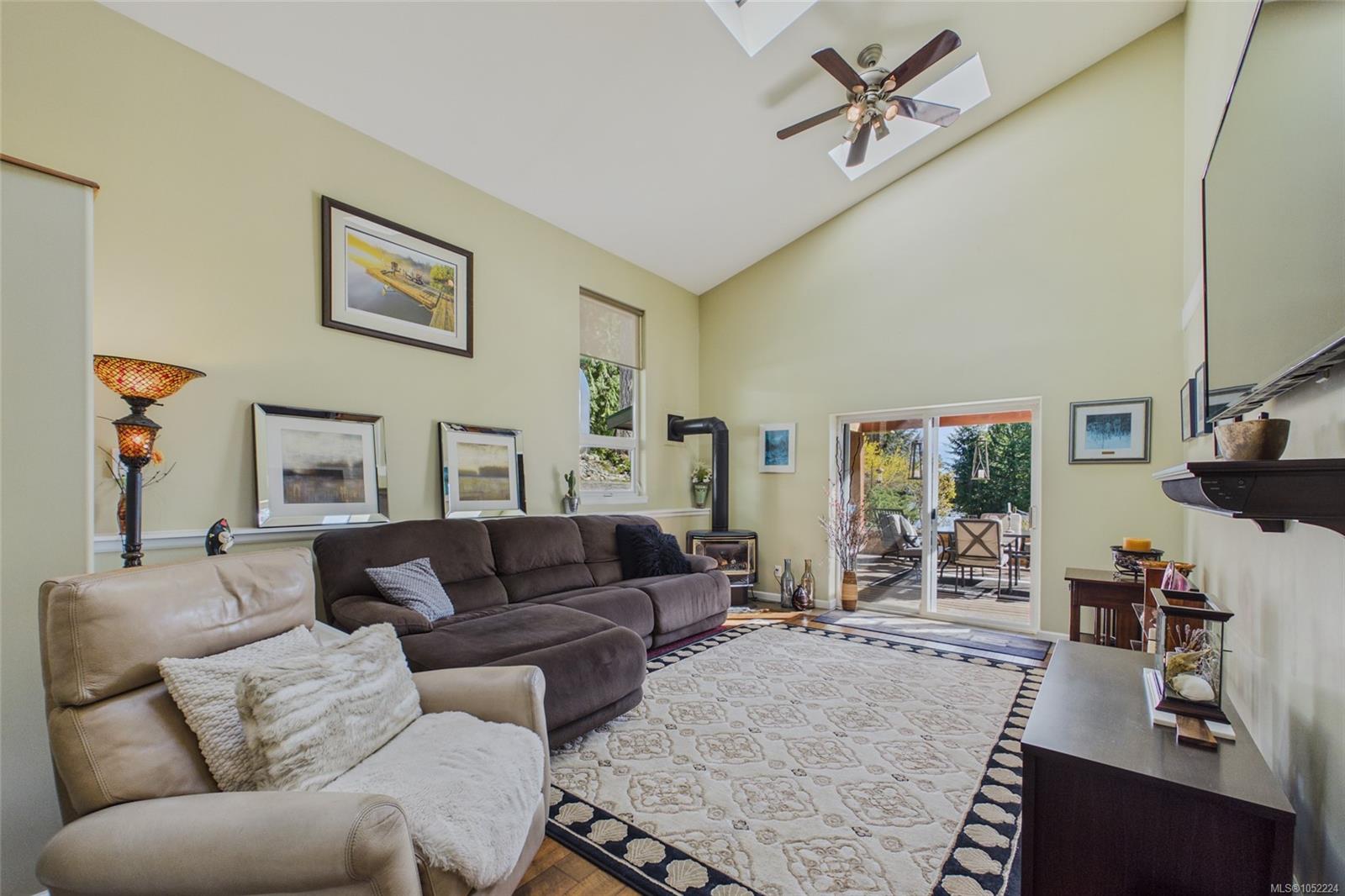 1361 Bodington Rd — listing photo 10 of 97