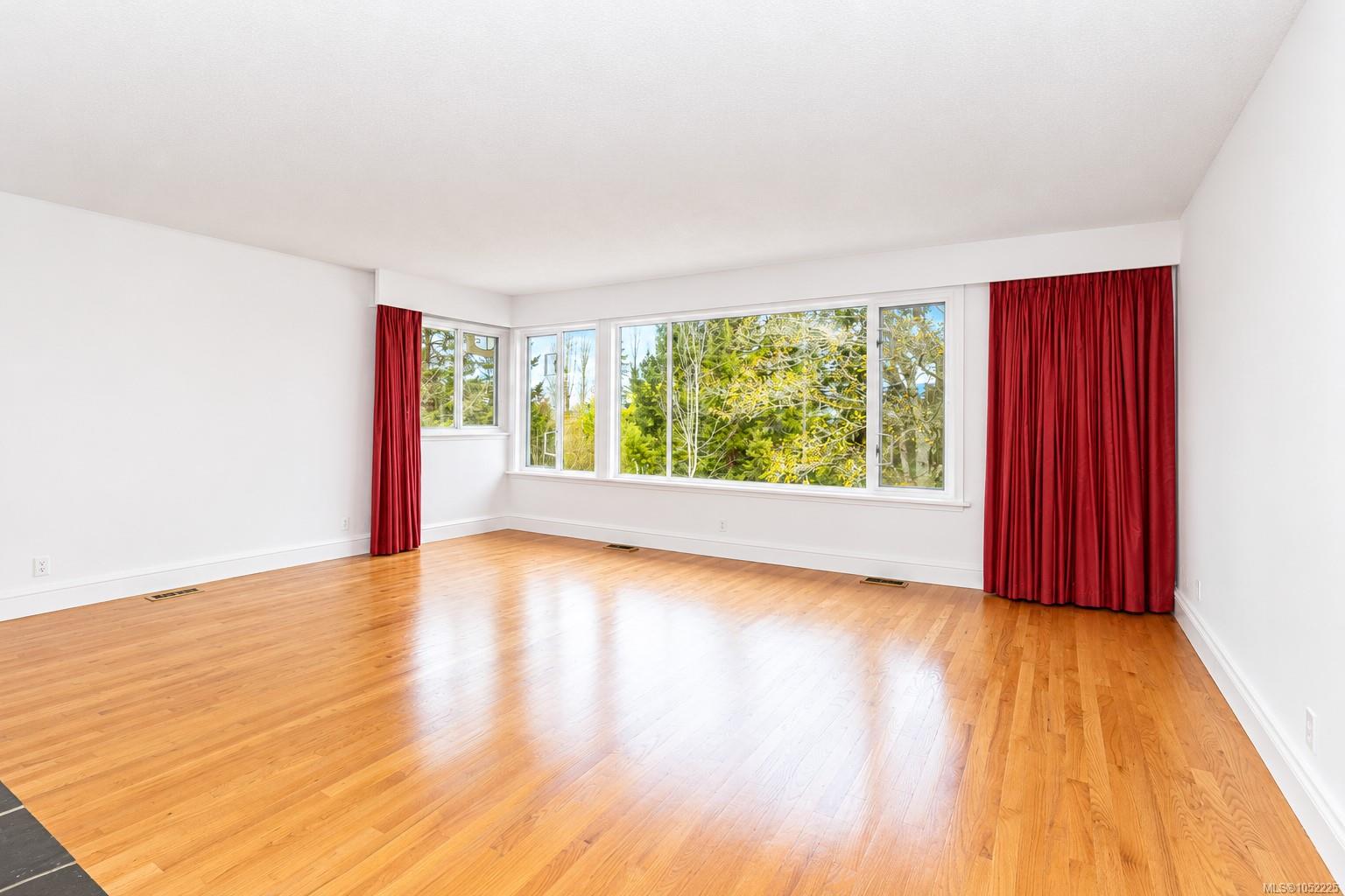 9723 Ardmore Dr — listing photo 6 of 30