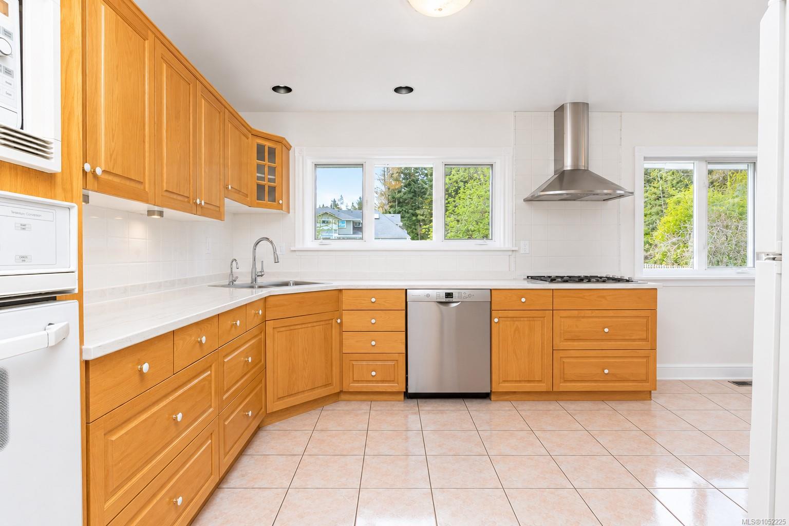 9723 Ardmore Dr — listing photo 10 of 30