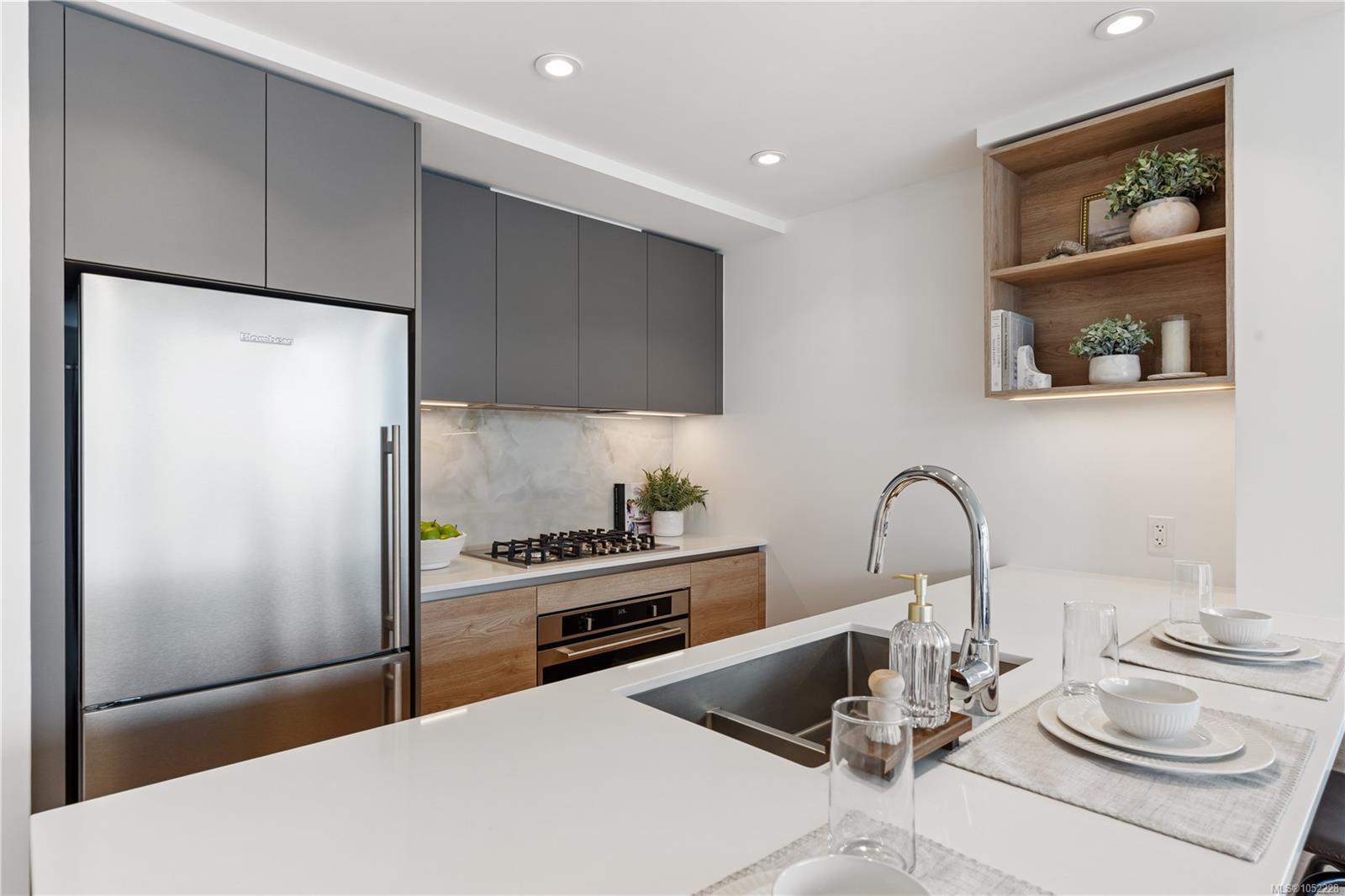 908-369 Tyee Rd — listing photo 9 of 36
