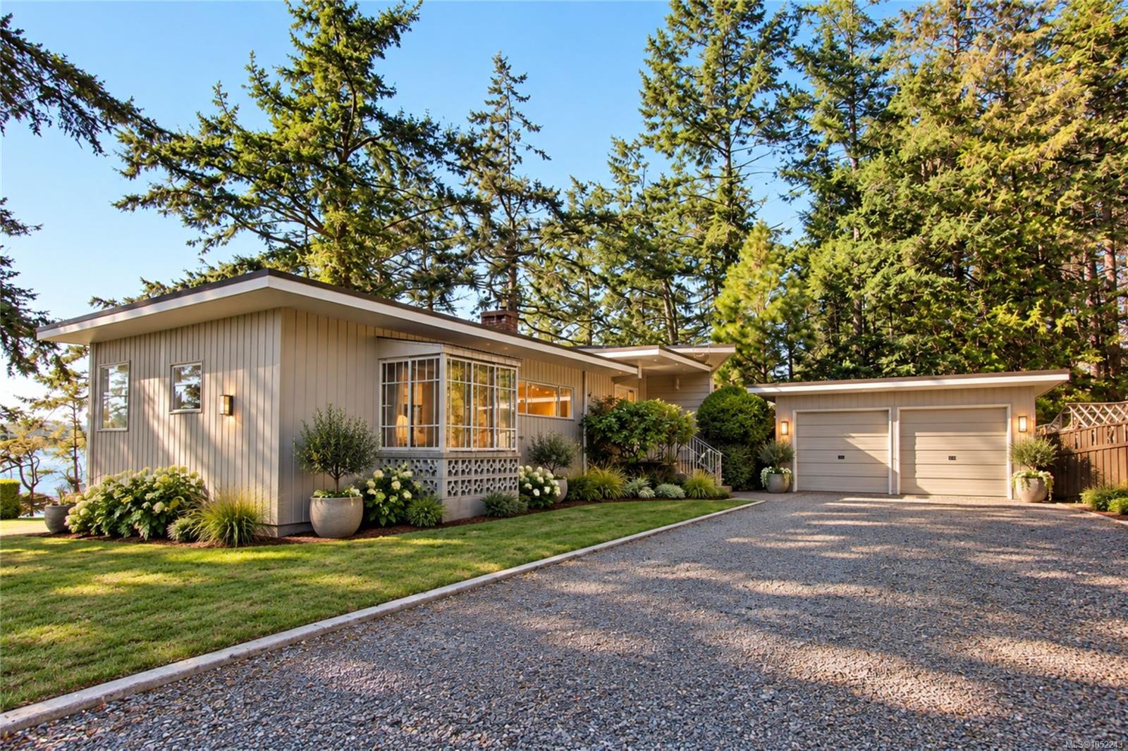 1459 Whitecap Rd — listing photo 13 of 62