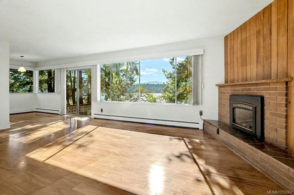 1459 Whitecap Rd — listing photo 14 of 62