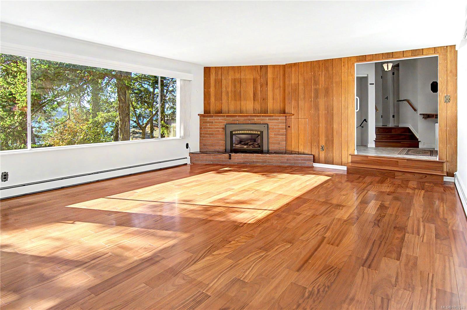 1459 Whitecap Rd — listing photo 5 of 62