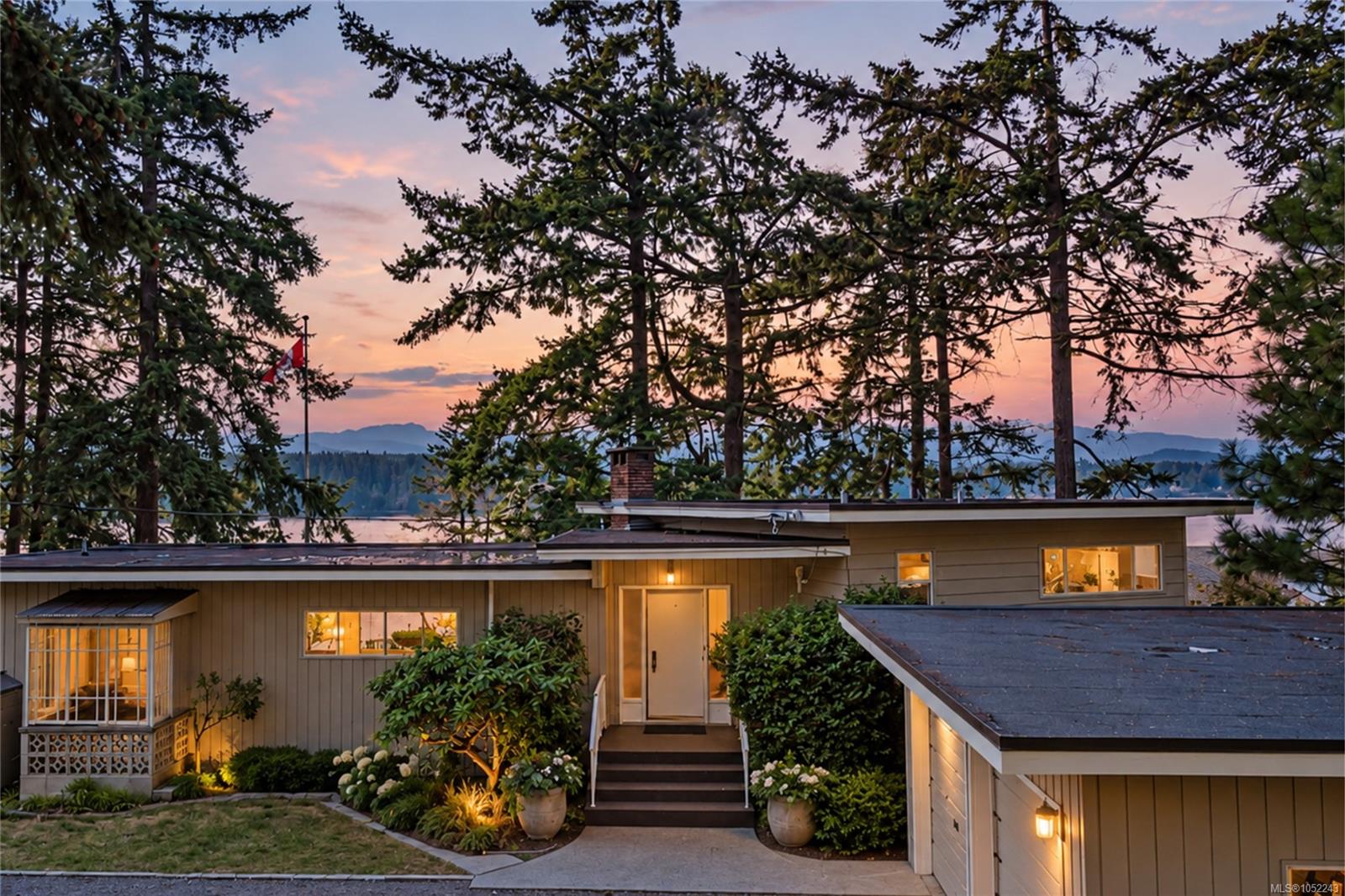 1459 Whitecap Rd — listing photo 8 of 62