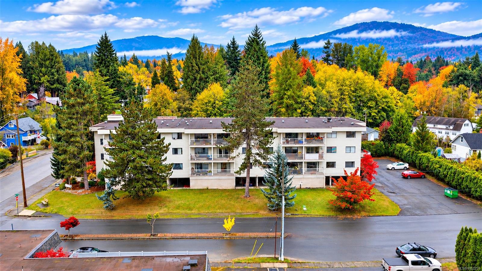 309-18 King George St — listing photo 2 of 38